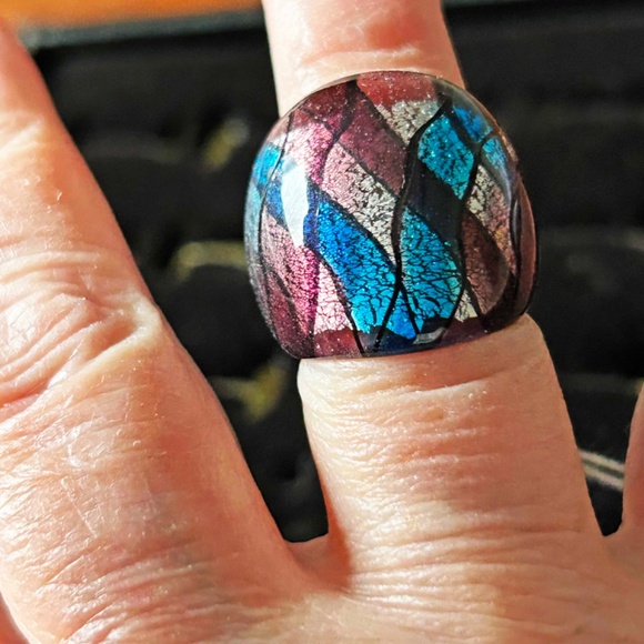 HANDBLOWN GLASS RING, LADIES SIZE 7, BLUE, SILVER TONE AND PURPLE WEAVE PATTERN, - Picture 3 of 3